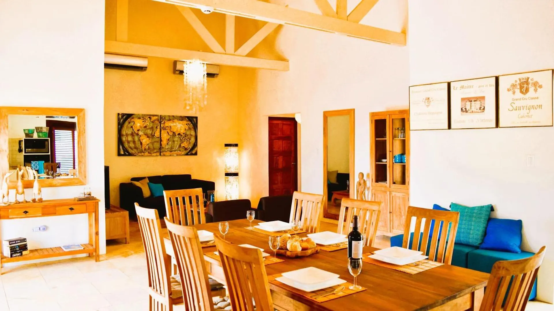 Endless Summer - Stunning 3-Bedroom Vacation Villa Located In Noord. Palm Beach